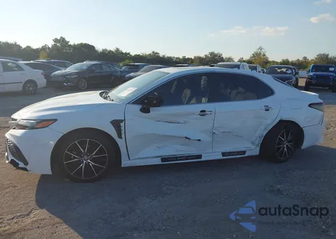 2021 Toyota Camry Se z USA, uszkodzony, nr VIN 4T1G11AK1MU477578